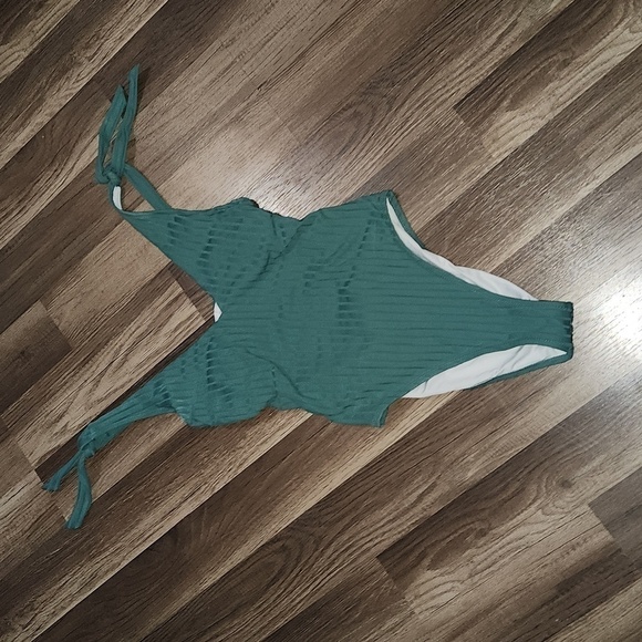 SHADE & Shore  One Piece Swimsuit Size Small Green Ties at Shoulders - Picture 1 of 4